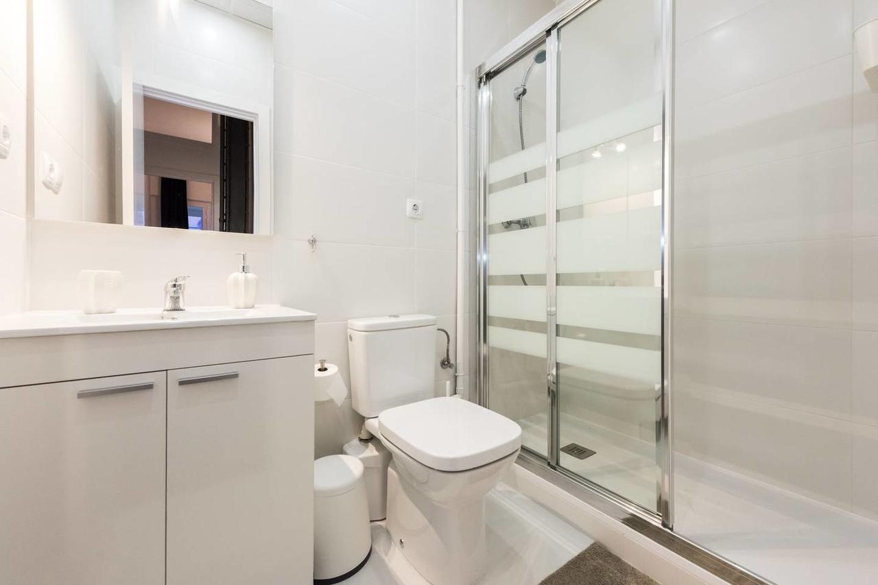 M&F Gran Via 3 Hab Apartment Madrid Bagian luar foto